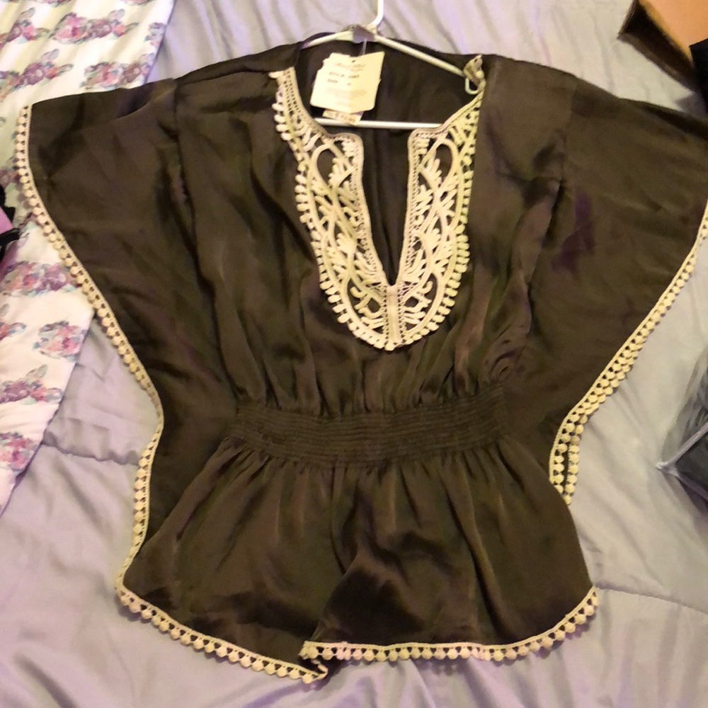 Silk feel too never worn size small